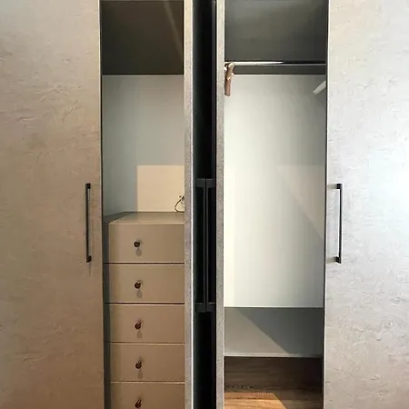 Apartment Danes23 - Self Check-in, Free Parking, Park And River View, Oldtown Klaipeda